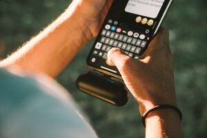 How to choose a power bank: a person charging a phone with a portable power bank on the go