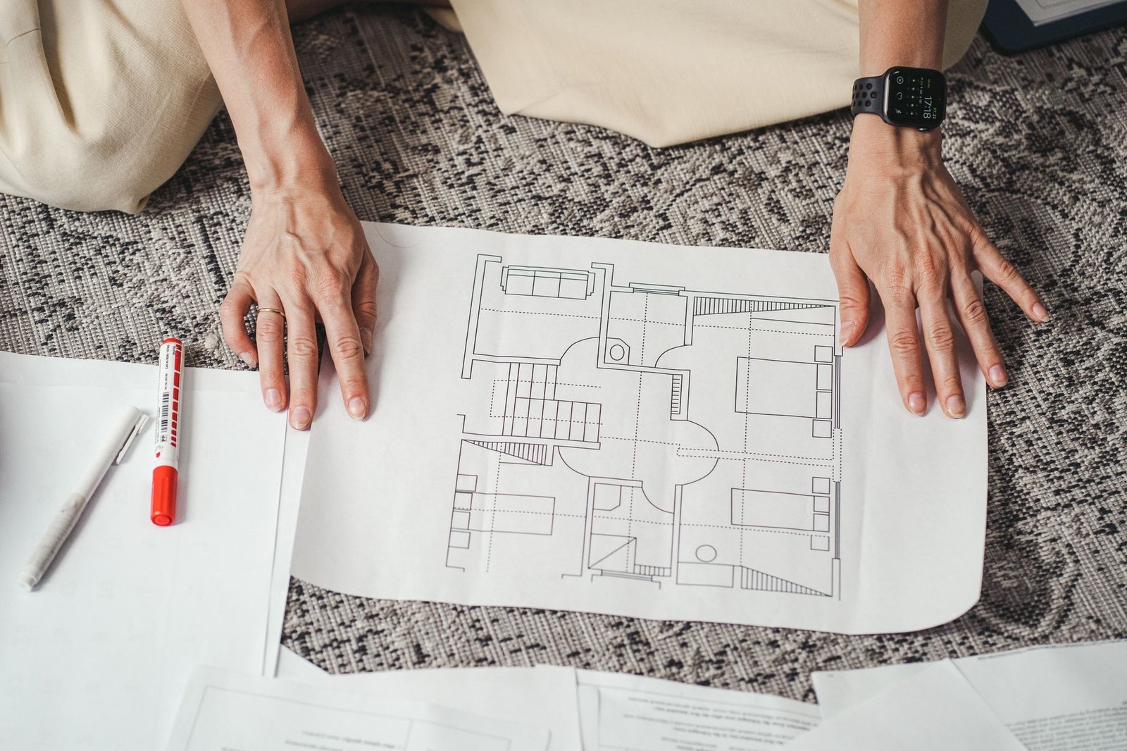 Hands on a home floor plan, showing how square footage and layout drive the mesh wifi choice