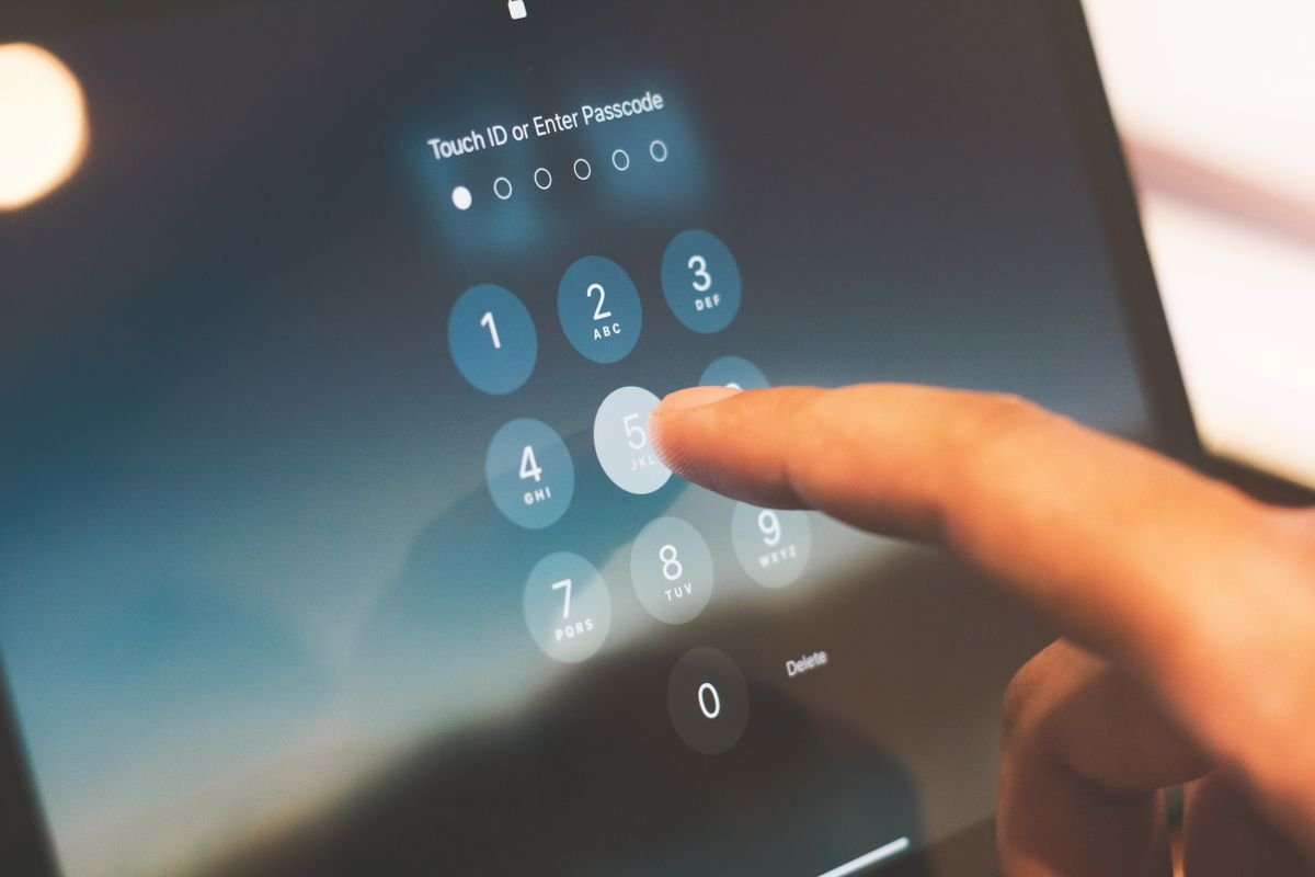Entering a passcode on a smartphone to protect personal data