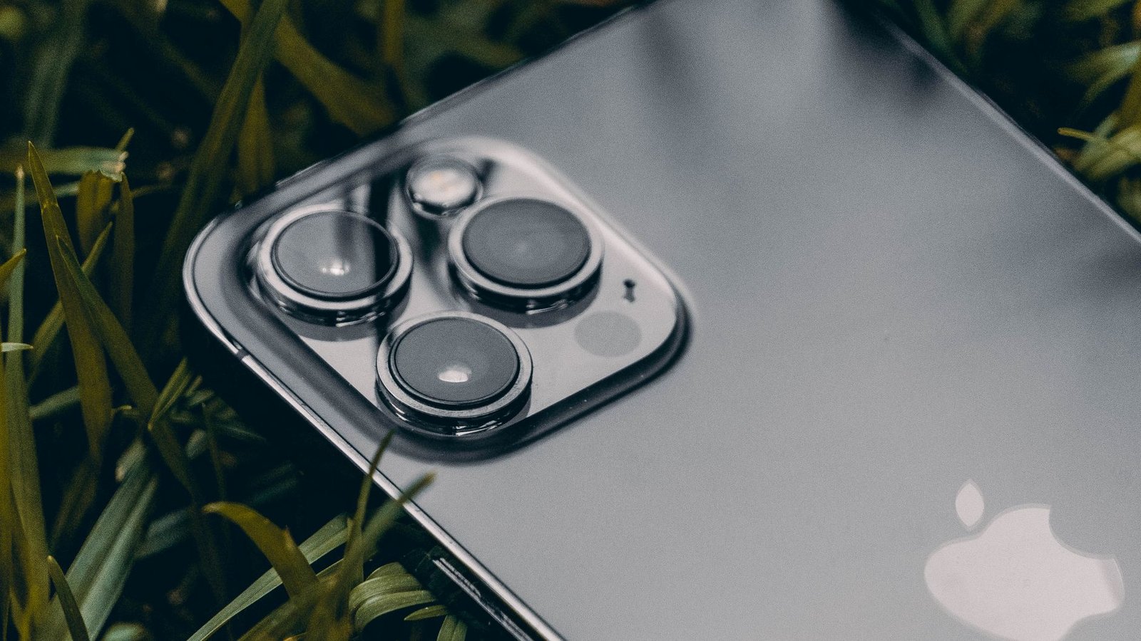 Pixel 10a vs Nothing Phone 4a Pro camera systems compared