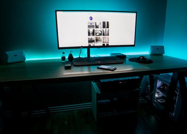 One Ultrawide Monitor Replaced My Dual-Screen Setup (No Regrets)