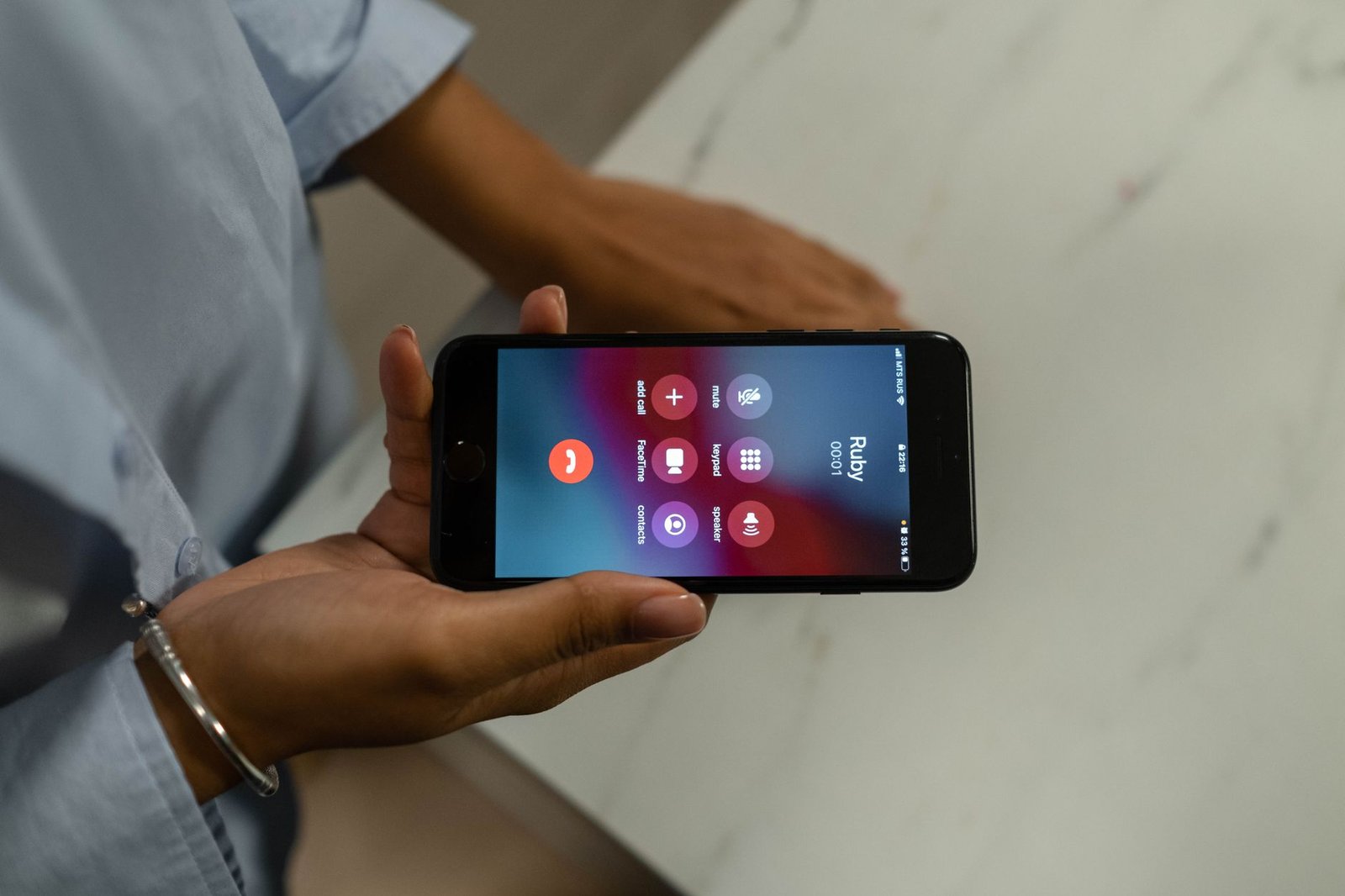 Smartphone showing an incoming call from an unknown contact