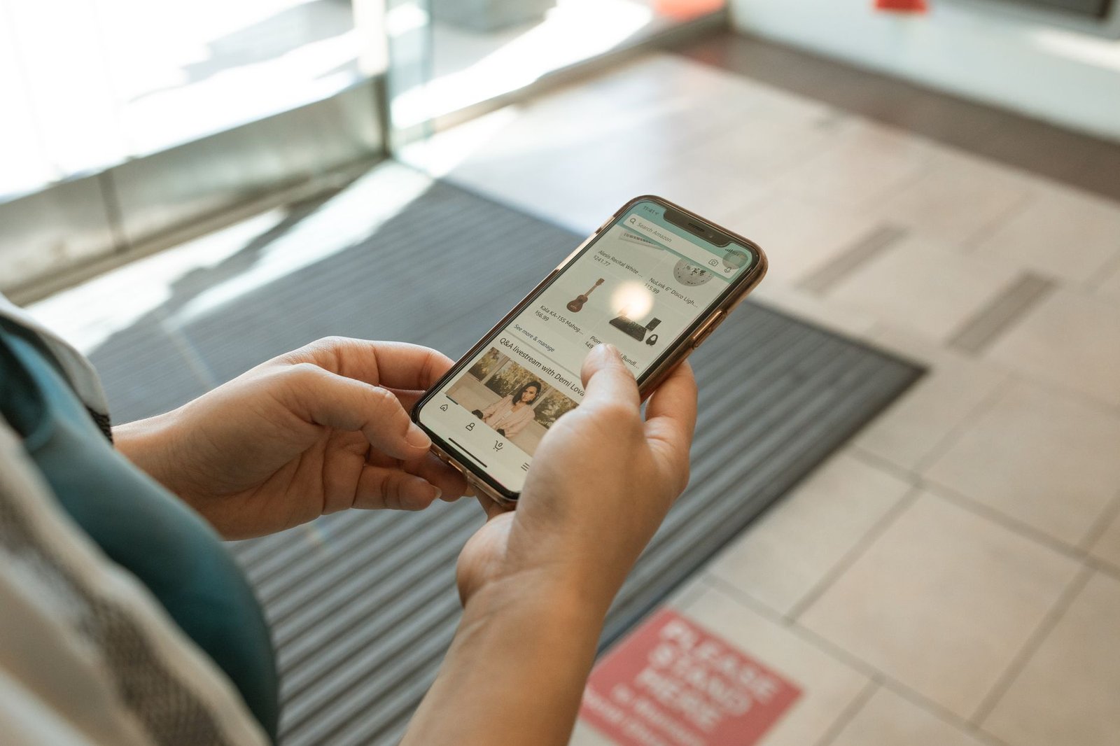 Shopper using a phone checklist to spot a fake online store before entering card details